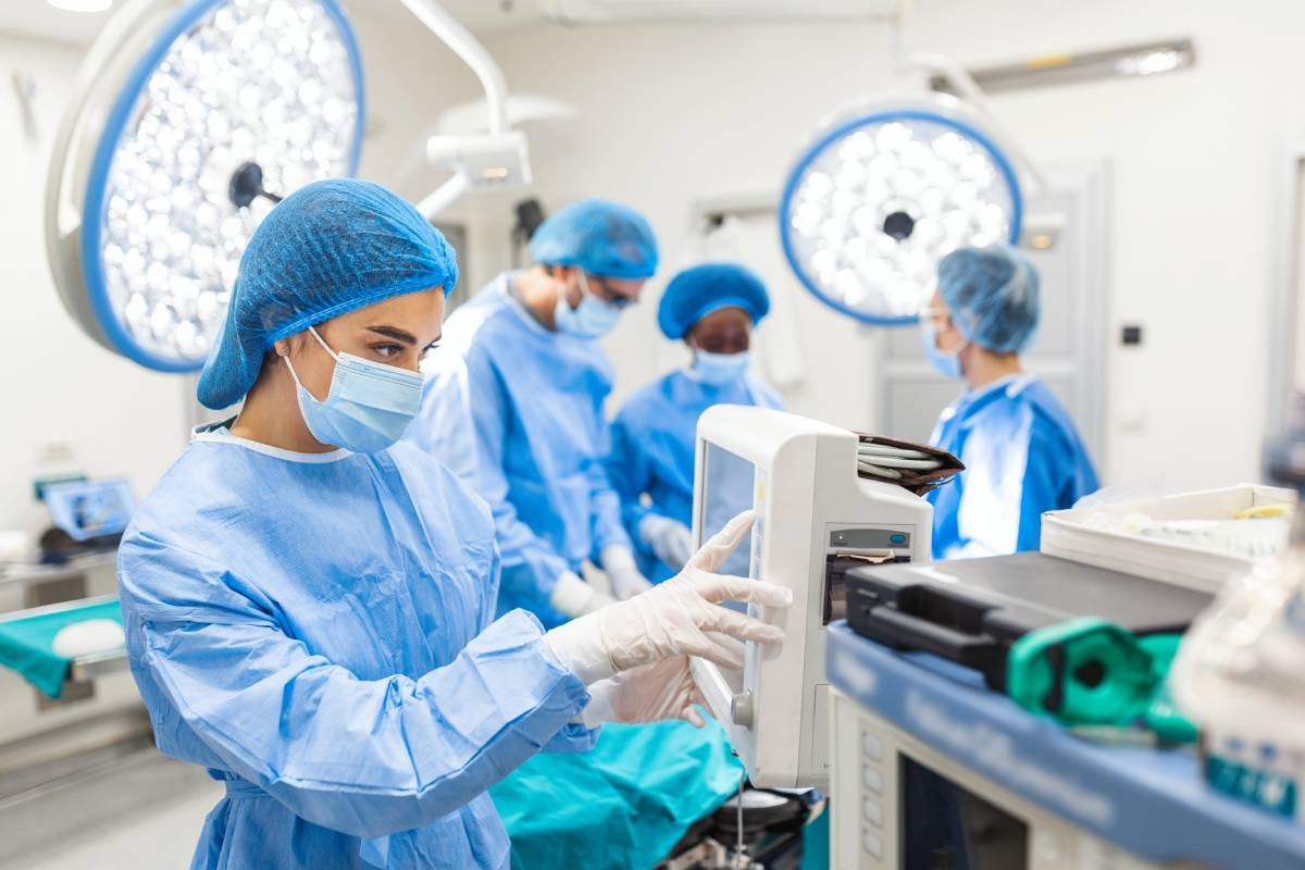 Exploring Anesthesiologist Assistant Programs: High Salary &amp;amp; Fast Career Entry